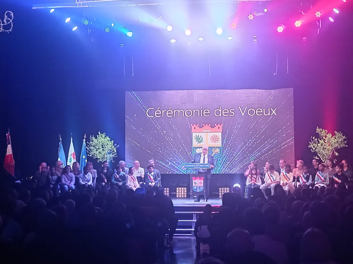 tomatis_gabriel's tweet image. Aujourd’hui, j’ai eu l’honneur de représenter @A_Masson06 à #Drap pour la cérémonie des vœux de la municipalité 

👉 Merci aux Drapois, qui ont renouvelé leur confiance en notre Députée avec 57% des voix dès le 1er tour en 2024.

Excellente année à tous ! 🎉