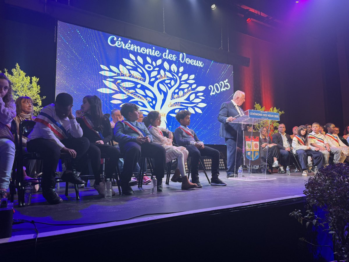 tomatis_gabriel's tweet image. Aujourd’hui, j’ai eu l’honneur de représenter @A_Masson06 à #Drap pour la cérémonie des vœux de la municipalité 

👉 Merci aux Drapois, qui ont renouvelé leur confiance en notre Députée avec 57% des voix dès le 1er tour en 2024.

Excellente année à tous ! 🎉