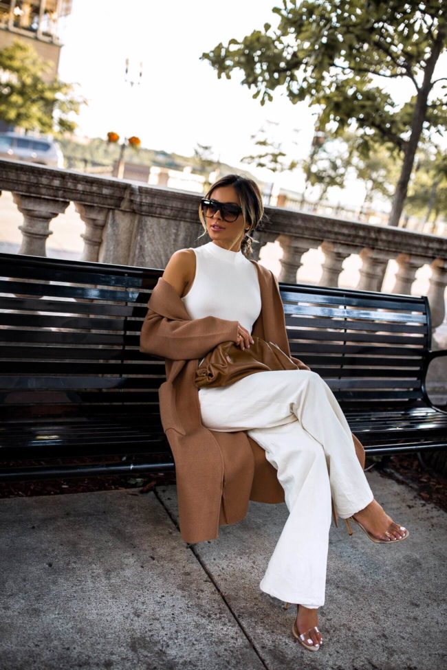 Maudbqx's tweet photo. Can’t get enough of the Bottega Veneta The Pouch bag ✨ Luxe leather, effortless design, and it holds everything I need! A timeless investment piece that adds a chic touch to any look. Obsessed! 😍💼 #BottegaVeneta #LuxuryBag https://t.co/RkQK5S4cF1