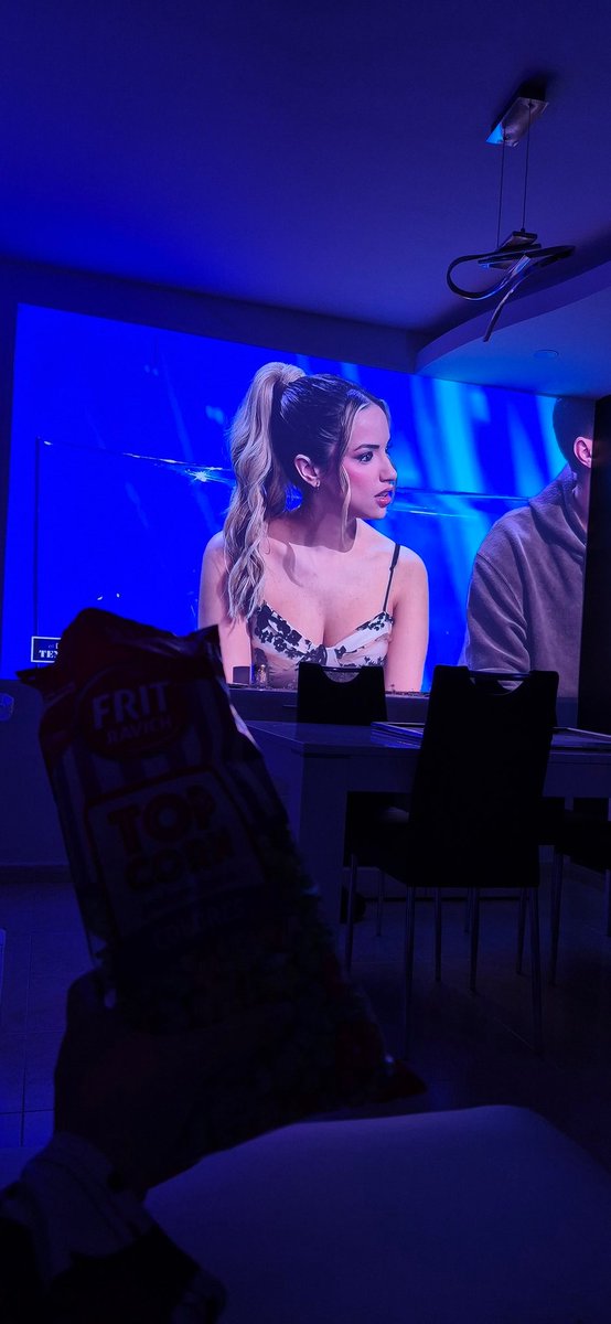 martaesga94's tweet photo. Viendo el debate de @islatentaciones a lo grande y en buena compañía jajaja https://t.co/w9mIMgqNKO