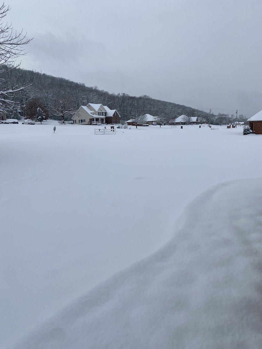 SpringsGarrett's tweet photo. So much snow in AR!!! https://t.co/hzn1OaJBMt