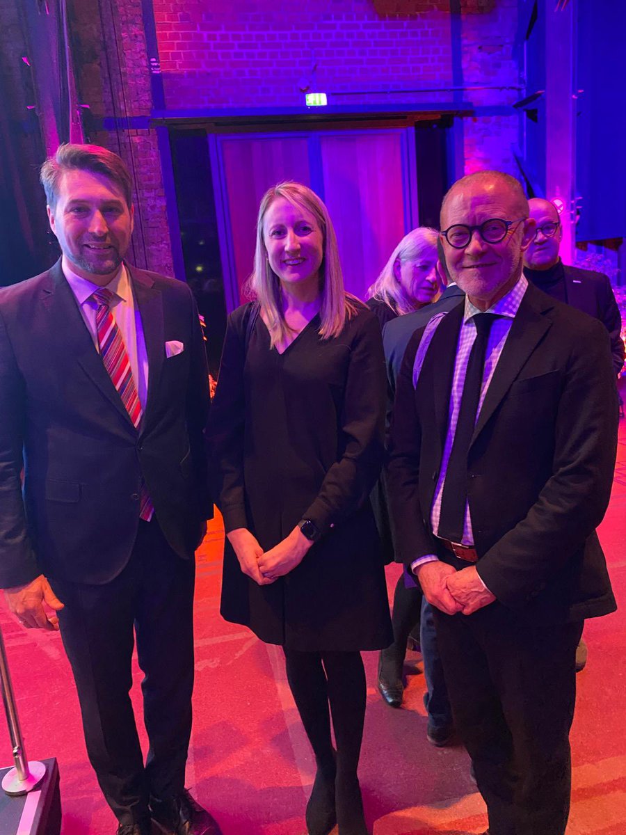 Consul General Anne-Marie Flynn (@irlcgfrankfurt) on Twitter photo Vielen Dank Herr Oberbürgermeister <a href="/OBSB_UweConradt/">Oberbürgermeister Uwe Conradt</a> für die Einladung zu Ihrem Neujahrsempfang in #Saarbrücken gestern - wir freuen uns sehr auf ein weiteres Jahr großer Partnerschaft und Freundschaft im Jahr 2025! Vielen Dank Herr Oberbürgermeister <a href="/OBSB_UweConradt/">Oberbürgermeister Uwe Conradt</a> für die Einladung zu Ihrem Neujahrsempfang in #Saarbrücken gestern - wir freuen uns sehr auf ein weiteres Jahr großer Partnerschaft und Freundschaft im Jahr 2025!