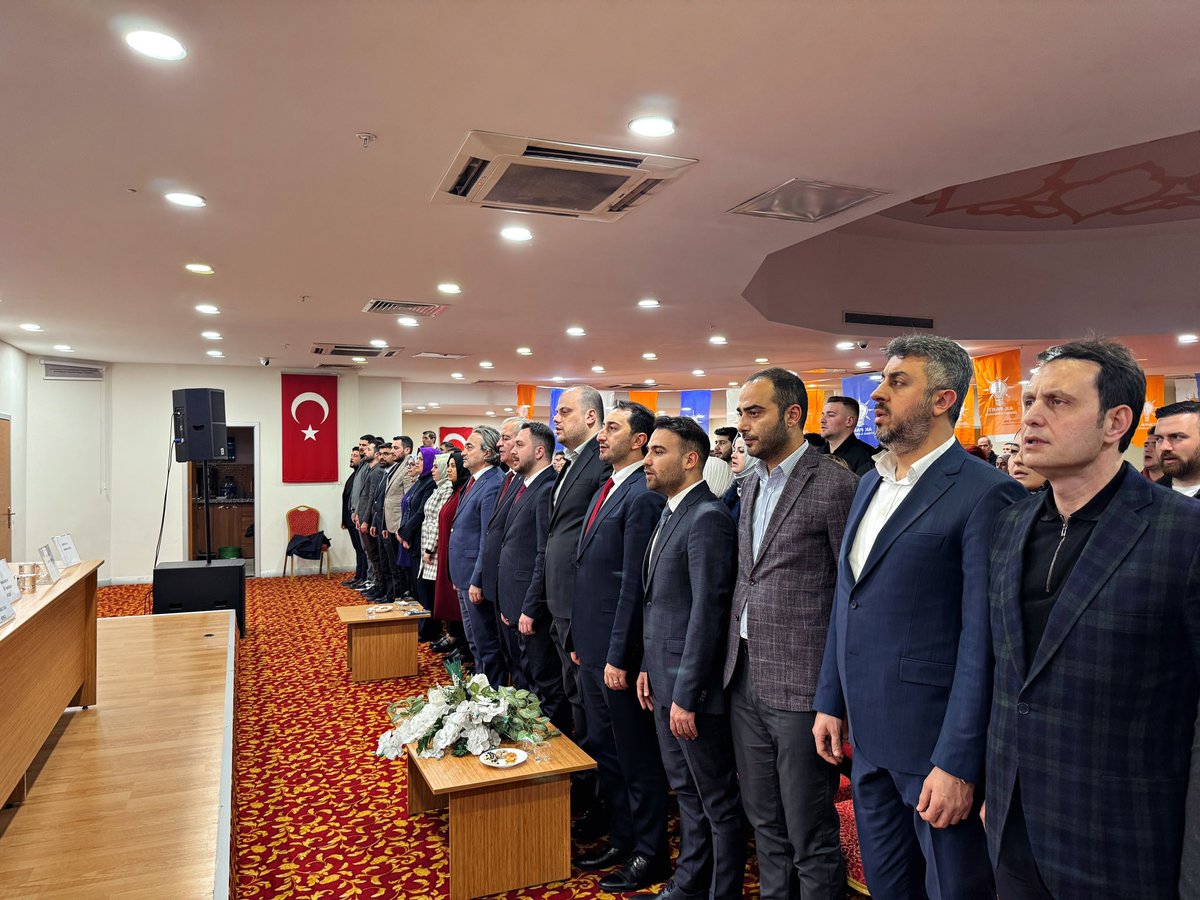 Gaziosmanpaşa İlçe Gençlik Kollarımızın 7. Olağan Kongresi’ni büyük bir coşku içinde gerçekleştirdik.

Görevi devreden Ferhat Gençler kardeşimize, teşkilatımıza verdiği emekler için teşekkür ediyor, görevi devralan Mustafa Eren Tilki kardeşimize ve ekibine yeni dönemde başarılar