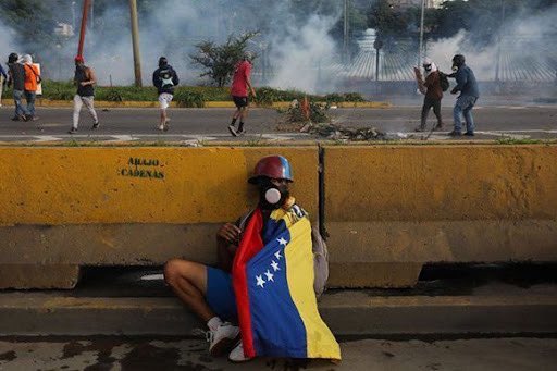 Para los que no quieren un #PAROESTUDIANTIL porque ellos se quieren graduar en tiempo y informa. Les recuerdo que muchos de los caídos en el 2017 también se querían graduar y los perdimos.

#VenezuelaEnLasCalles #GolpeDeEstado