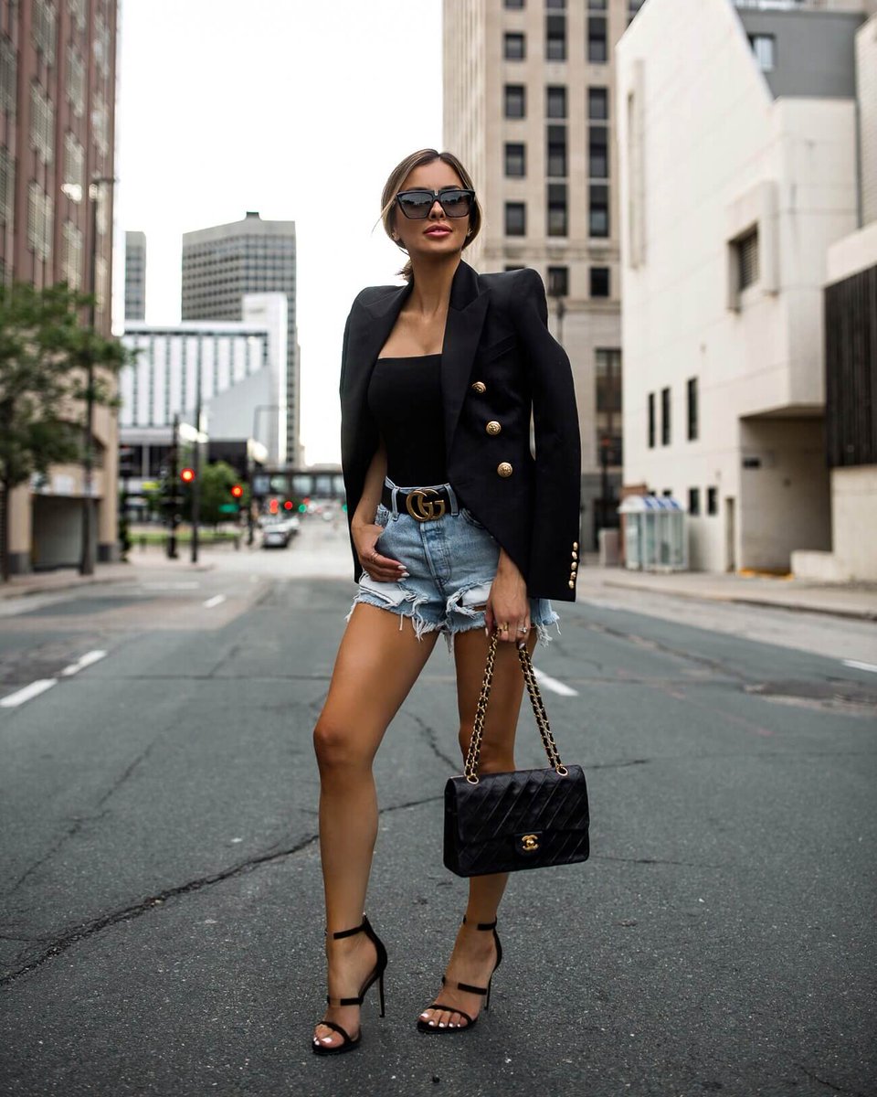 Maudbqx's tweet photo. Thinking about investing in a Gucci belt? 🖤 The GG buckle is iconic, but make sure to choose the right size and style for you! Pro tip: go for the classic leather for versatility, and always double-check sizing to get that perfect fit. 👖✨ #GucciBelt #StyleInvestment https://t.co/MtnVitrkDa