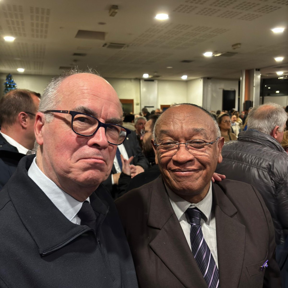 Tesson59's tweet photo. Hier soir, j’ai assisté à la cérémonie des vœux du maire de #Cuincy, Claude Hego. Un moment d’annonce des projets de la commune voisine de #Douai pour #2025. J’ai eu le plaisir de rencontrer beaucoup de connaissances que je remercie pour leur accueil ! https://t.co/ioOrDJ02iI