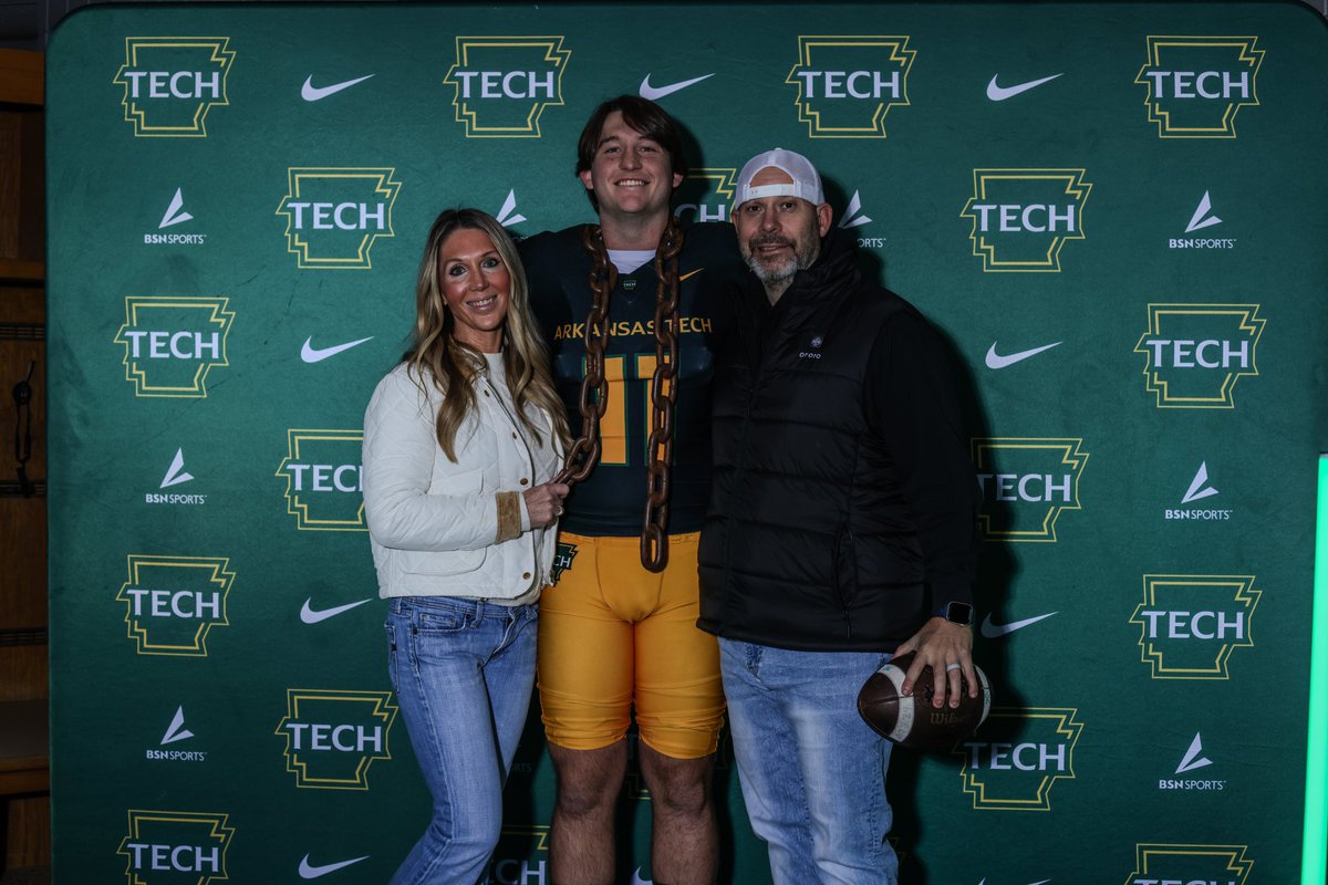 Committed! Let’s go to work! #AGTG

<a href="/KevinNJWewers/">Kevin Wewers</a> <a href="/RoyThompsonFB/">CoachThompson</a>