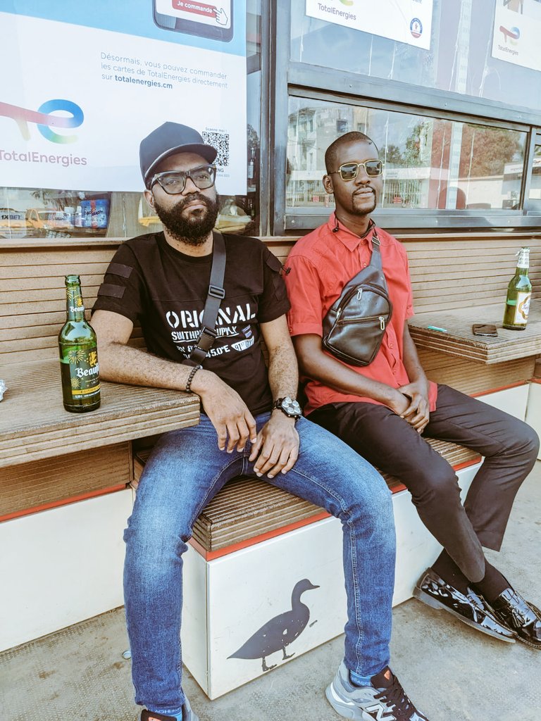 RodrigueMama's tweet photo. #MYTL. Avec mon statois. 🖖🏾 @Amos_Ramos14 https://t.co/K1PqYQLjZQ