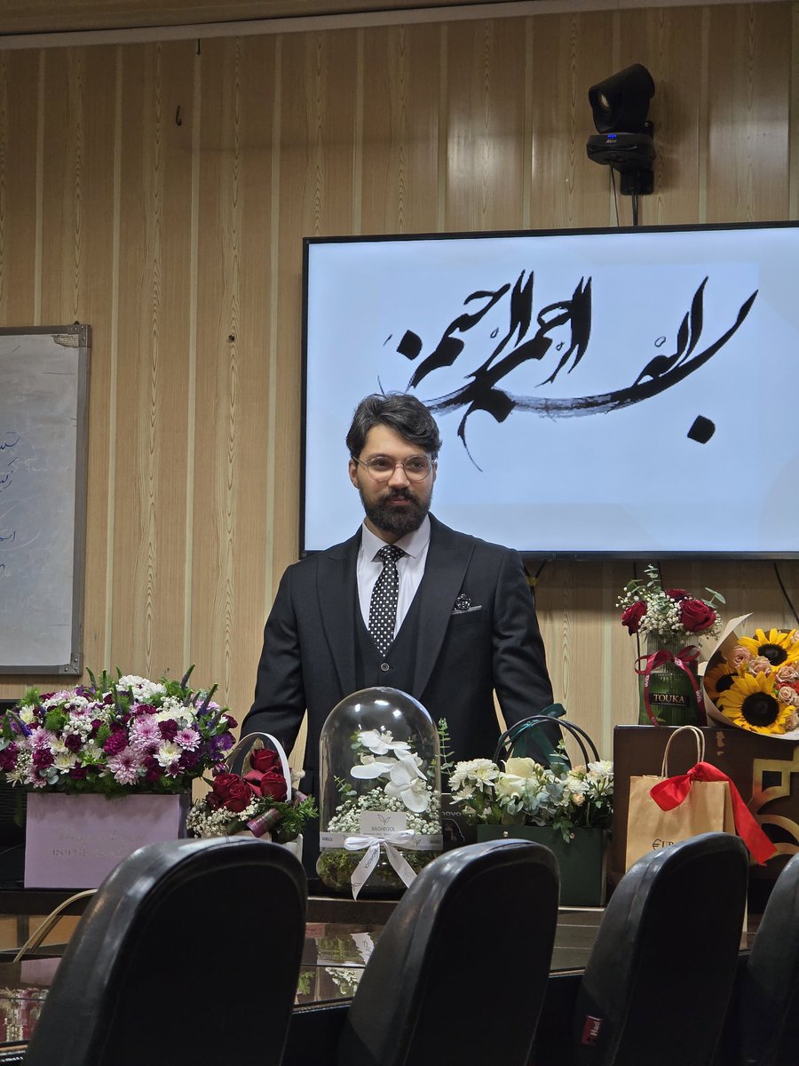 Astresep's tweet photo. پایان هفت سال تحصیل 
دفاعیه #پزشکی

تقدیم به همه کودکانی که بر بالین آنها آموختم. 
|زمستان ۱۴۰۳ https://t.co/p1tVVSDoF2