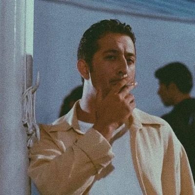 ugursuzbekir's tweet image. eskisi gibi değiliz artık, yorulduk biraz. sessiziz, düşünceliyiz. dargınlık da var tabi bir yandan.