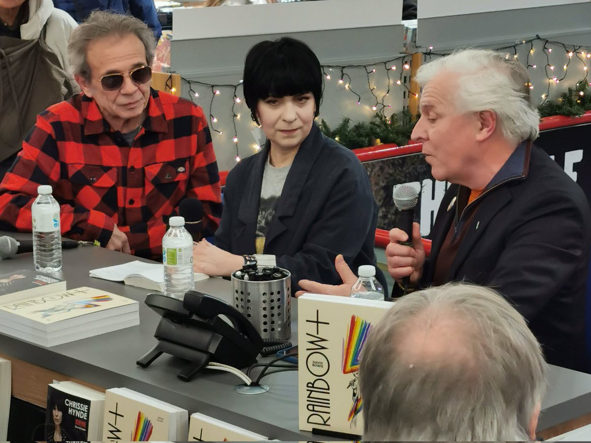 Philippe Manoeuvre et Jérôme Soligny étaient en dédicace chez Gibert cet après-midi à Paris 🤘
