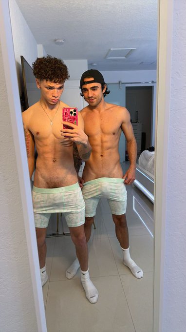 Watch cuban daddy's leaked NSFW photo on TwXstars