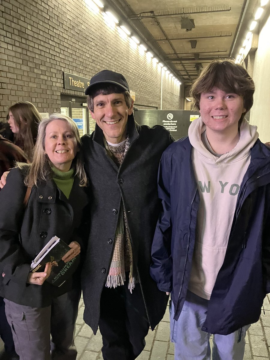 pottylotty1's tweet photo. Another amazing performance by all involved in #AMidsummerNightsDream @TheRSC #Barbican and thank you to the cast for coming out to sign and take photos #MatBaynton @MiteshSoni_1 https://t.co/8fBi6qdhqY