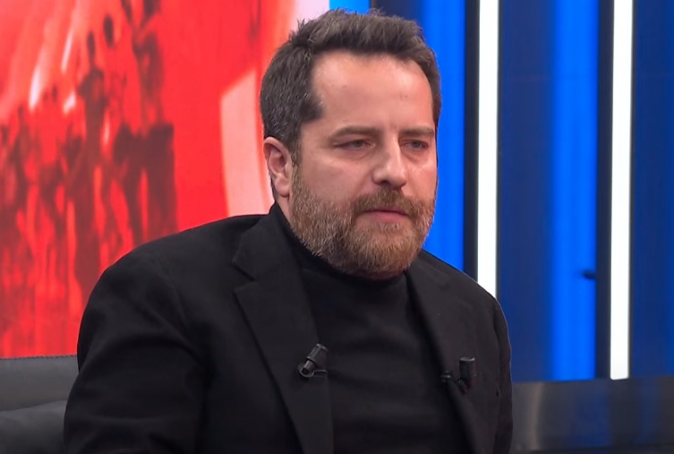 forzacimbom's tweet photo. Erden Timur: "Bir raconu kesersin, arkanı döner gidersin. Göz ucuyla geri bakarsan racon bozulur..." (TV 100) https://t.co/Biv3EVCLFp