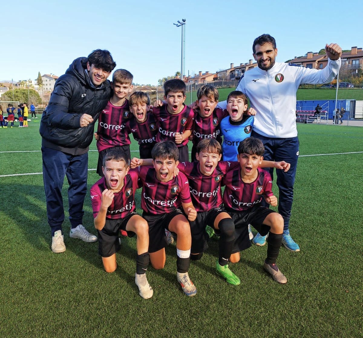 VicRiuprimer's tweet photo. 𝗥𝗘𝗦𝗨𝗟𝗧𝗔𝗧𝗦 | Futbol Base

Aleví S11 “A”

🏆 Preferent Aleví Grup 3 Jornada 14

@pblaugranaroca “A” 3 - 5 Vic Riuprimer Refo “A”

⚽️⚽️⚽️ Biel
⚽️ Casas
⚽️ Pau

#SomhiVicRiuprimerRefo 🔴⚫️ #JuntsUnEquip #VicActivat #Osona https://t.co/Yx2VFAaBgh