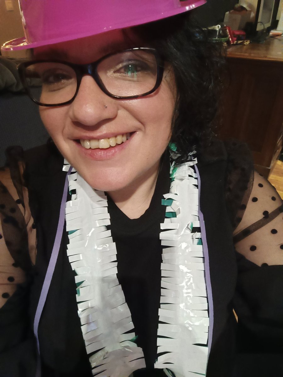 Llunatica_'s tweet photo. Vaig començar l'any amb glamur 🤣 i molta felicitat! ☺️ https://t.co/dungdlRcn3