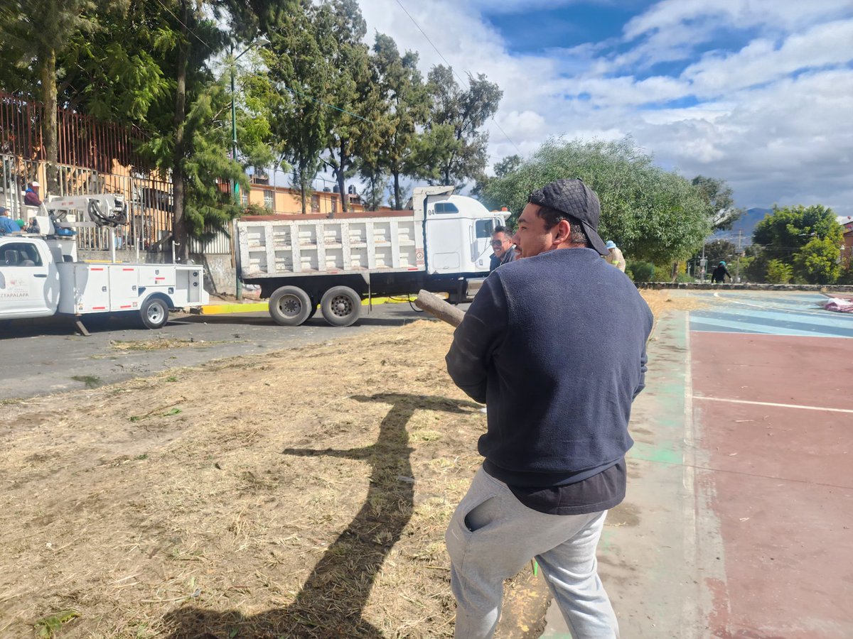 Pakochanona1's tweet photo. @EduardooCastel @ALEIDAALAVEZ @Alc_Iztapalapa @GobCDMX Atendido, quedo atento Director Territorial https://t.co/z6MXwlYkQy