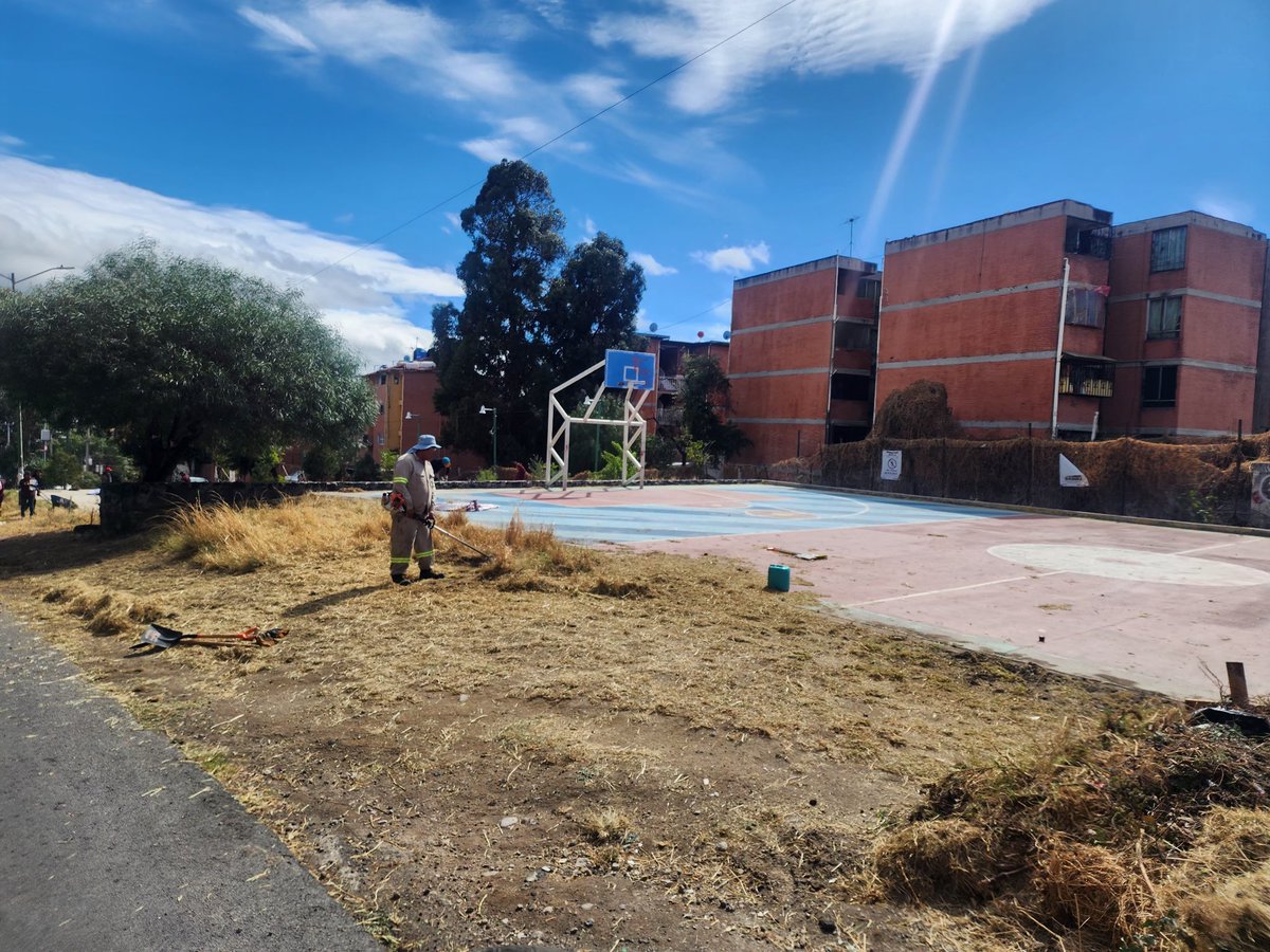Pakochanona1's tweet photo. @EduardooCastel @ALEIDAALAVEZ @Alc_Iztapalapa @GobCDMX Atendido, quedo atento Director Territorial https://t.co/z6MXwlYkQy