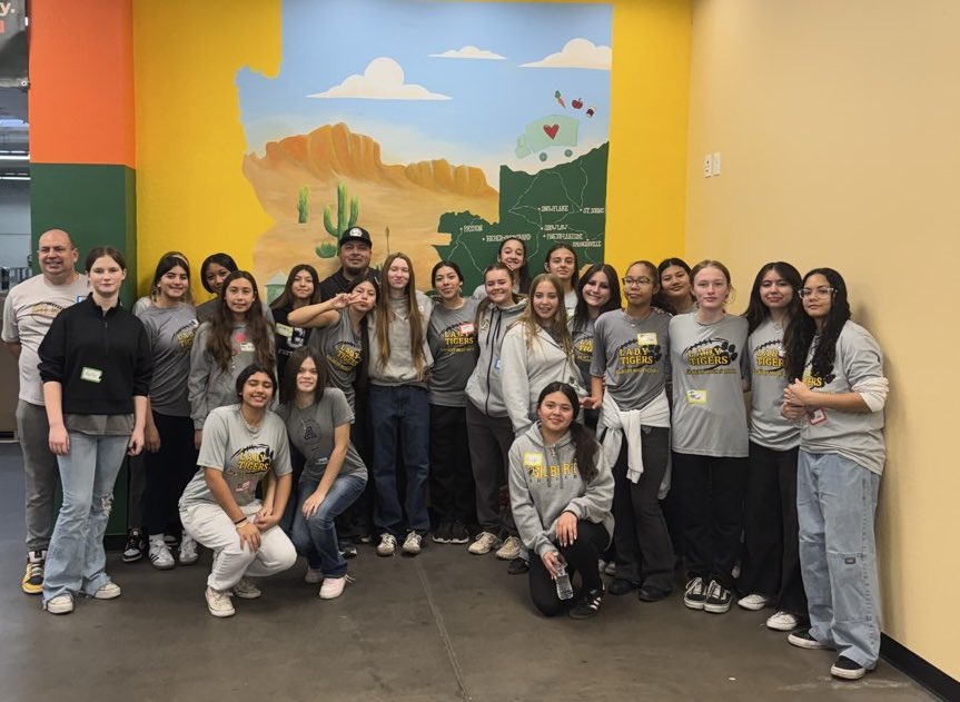 GHSladyflag's tweet image. Gilbert Girls giving back to community today. Great job packing over 1400 bags.

@Gilbert_Tigers @OTS_apparel @coachwinstead13 
#communityservice #morethanfootball #Flagfootball #unitedfoodbank #trusttheprocess