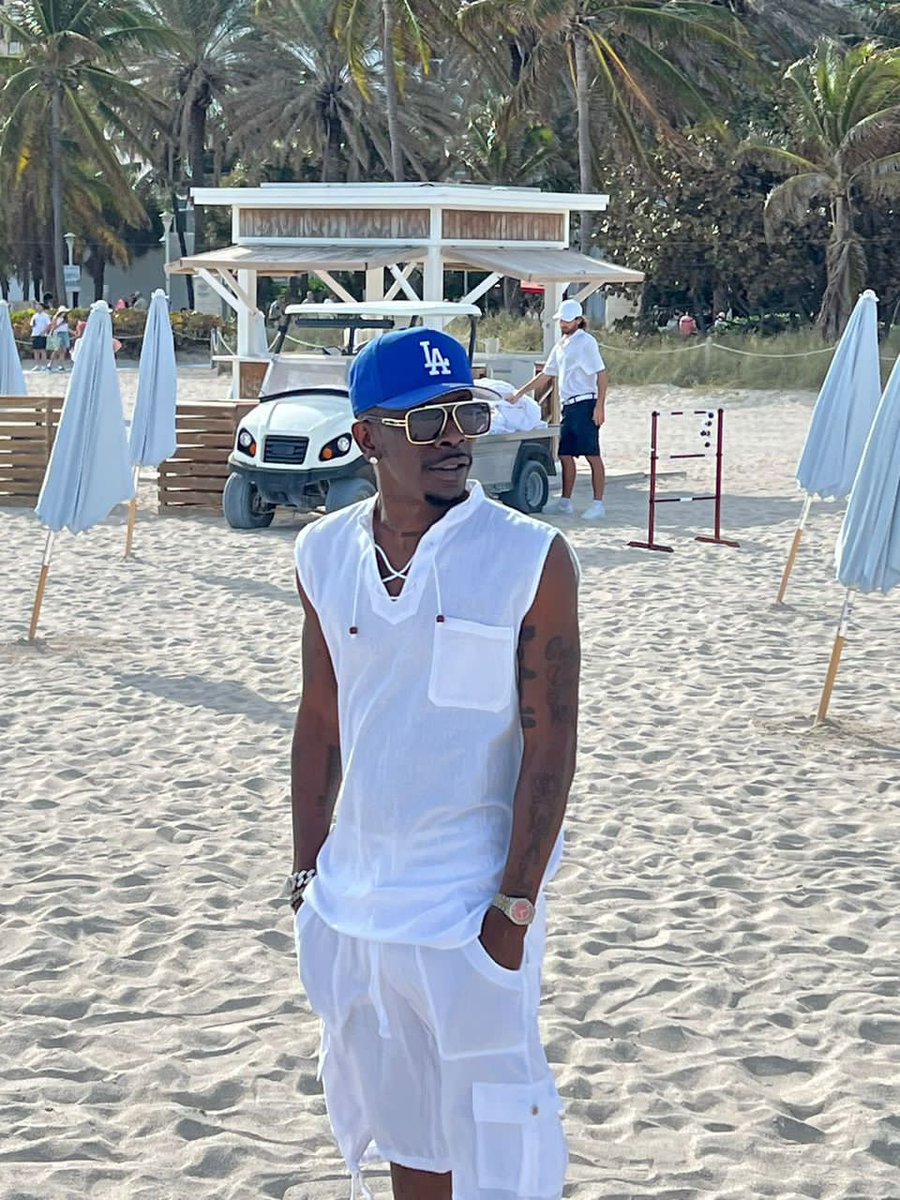 If this appears on your timeline then you love Shatta Wale. Don't forget to retweet 🤝😊
#ShattaWaleAfricanBoss 
#ShattaWaleLegacy 
#ShattaMusic