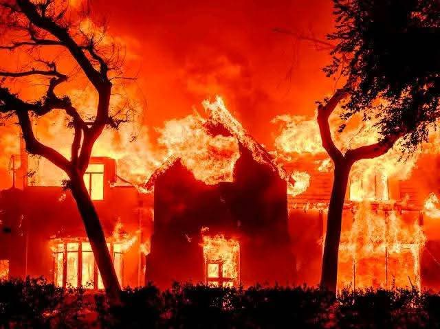 Iamwky's tweet photo. What he wished for Gaza, came true for him. This is holly justice, James Woods.

#CaliforniaWildfires #California 
#Gaza #PalisadesWildfire #LosAngelesFires https://t.co/2DM6r1OLI3