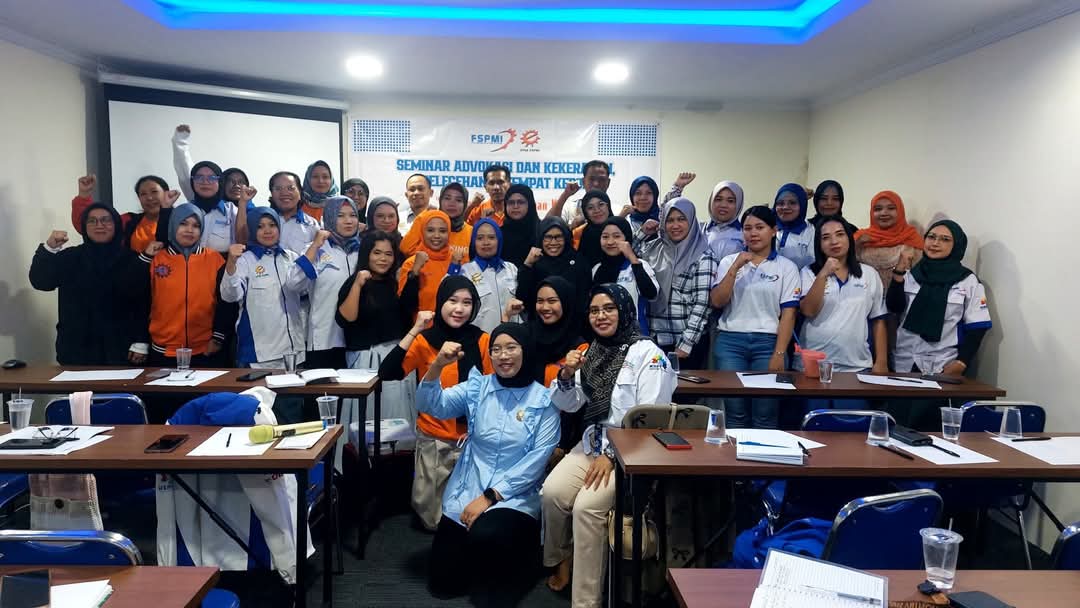 media_batam's tweet photo. Semangat dan solidaritas terpancar dalam Seminar Advokasi Kekerasan dan Pelecehan di Tempat Kerja bertema ''Membangun Lingkungan Kerja yang Aman dan Inklusif''. Bersama, kita wujudkan tempat kerja yang lebih baik untuk semua! https://t.co/YkQ5lrOjdv