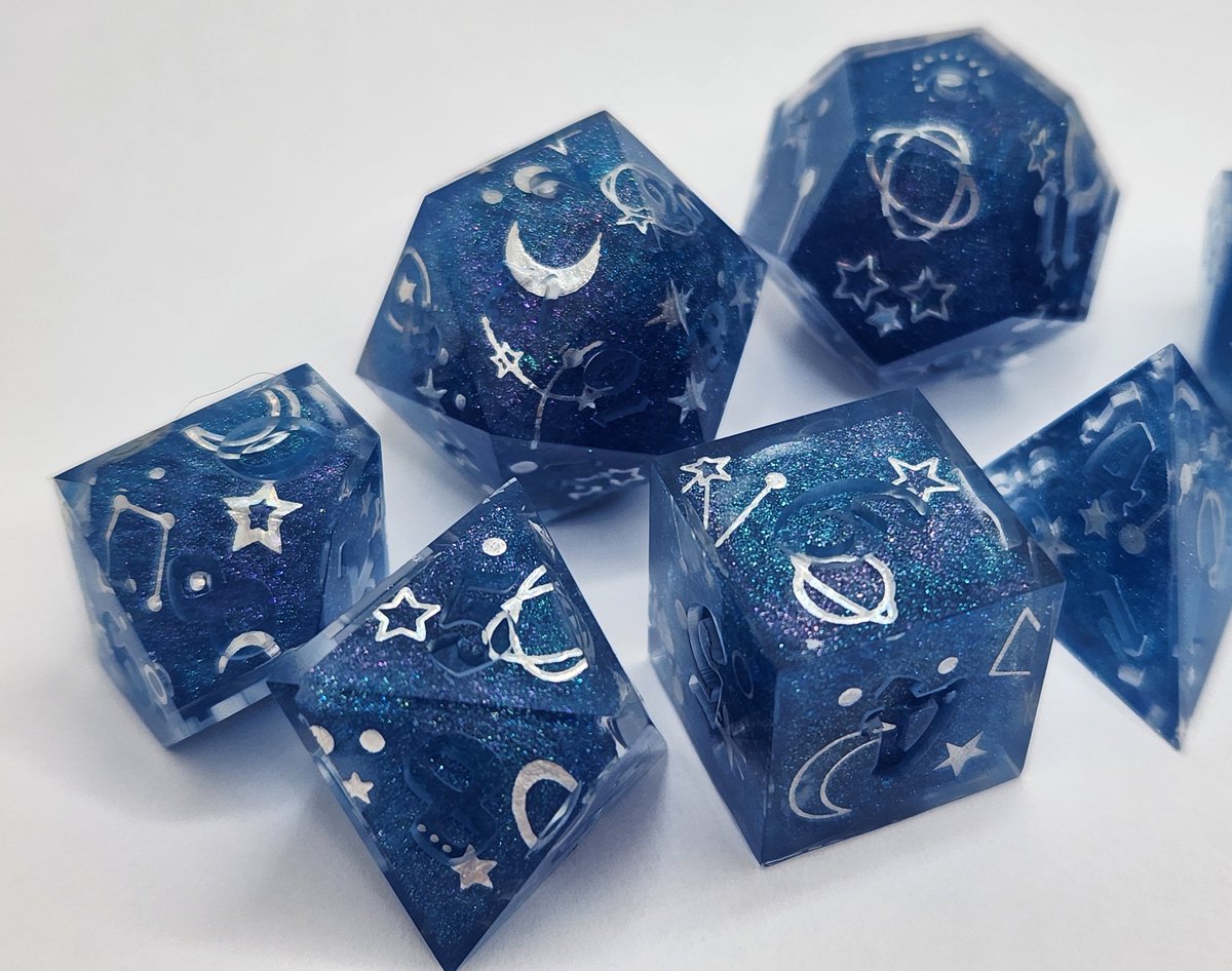 Sinnamon_Dice's tweet photo. Returning Dice Sets!!
#dnd #ttrpg #handmadedice #dice #dungeonsanddragons
https://t.co/ouFsxFc7pr https://t.co/LEf17UlZ9m