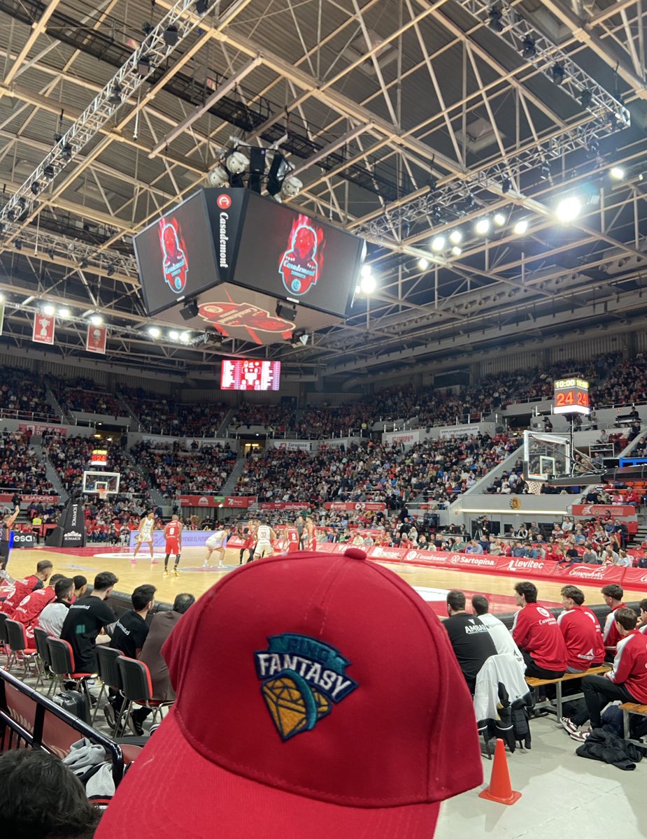 RingFantasyACB's tweet photo. Plan de sábado noche:
- Hoy se sale.
Plan de sábado cuando juegas a @RingFantasyACB
- Ir a ver a tu pareja de pivots al pabellón!
#RingFantasy #ACB #RingMode https://t.co/UWKB5pT1B0
