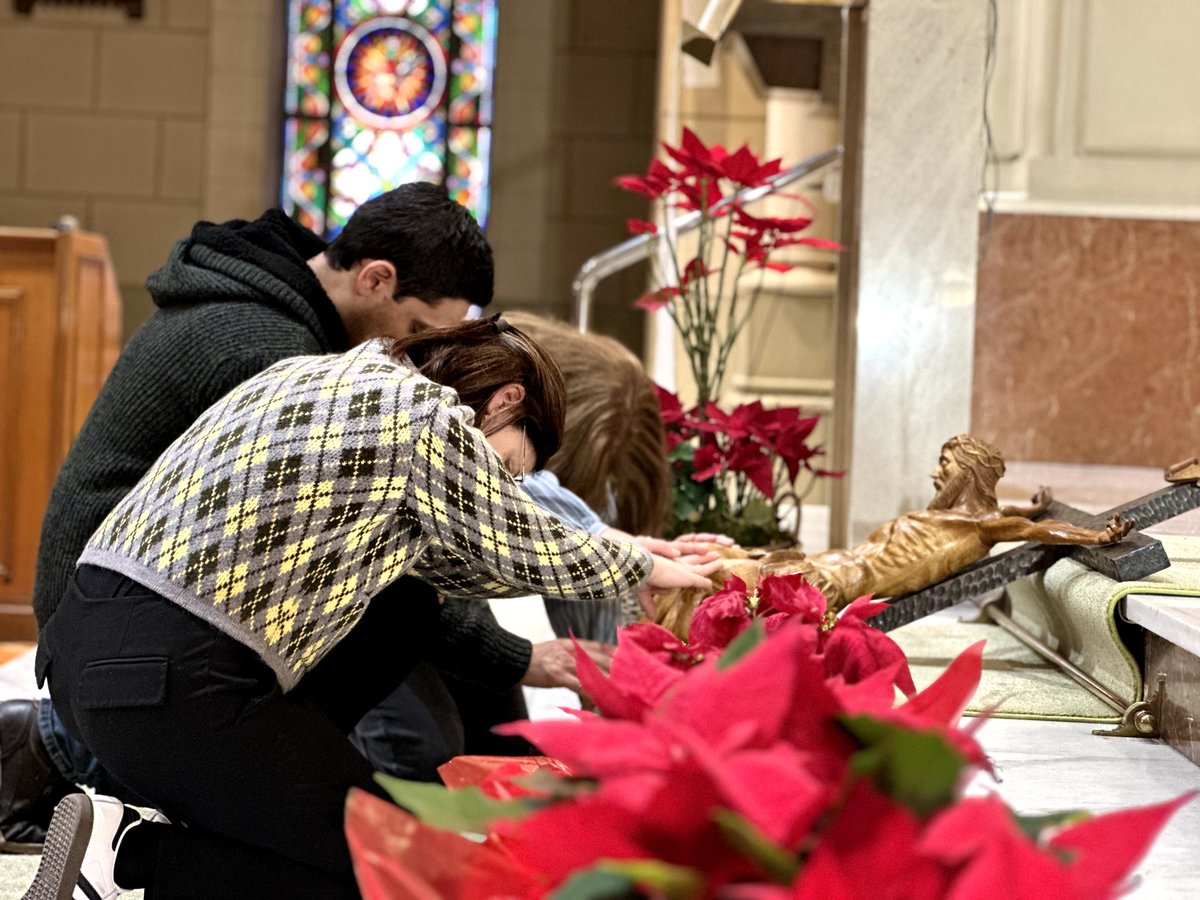 HijasCaridadEC's tweet photo. 🎇 El encuentro con Jesucristo enciende el corazón de los #AgentesDePastoral y los envía a anunciar el amor de Dios "a toda la creación" (cf. Mc 16, 15) 🔥.

🔚 Finaliza esta bonita jornada con la celebración de la Eucaristía y el agradecimiento por todo lo vivido ✨️. https://t.co/WHEFiADyTJ