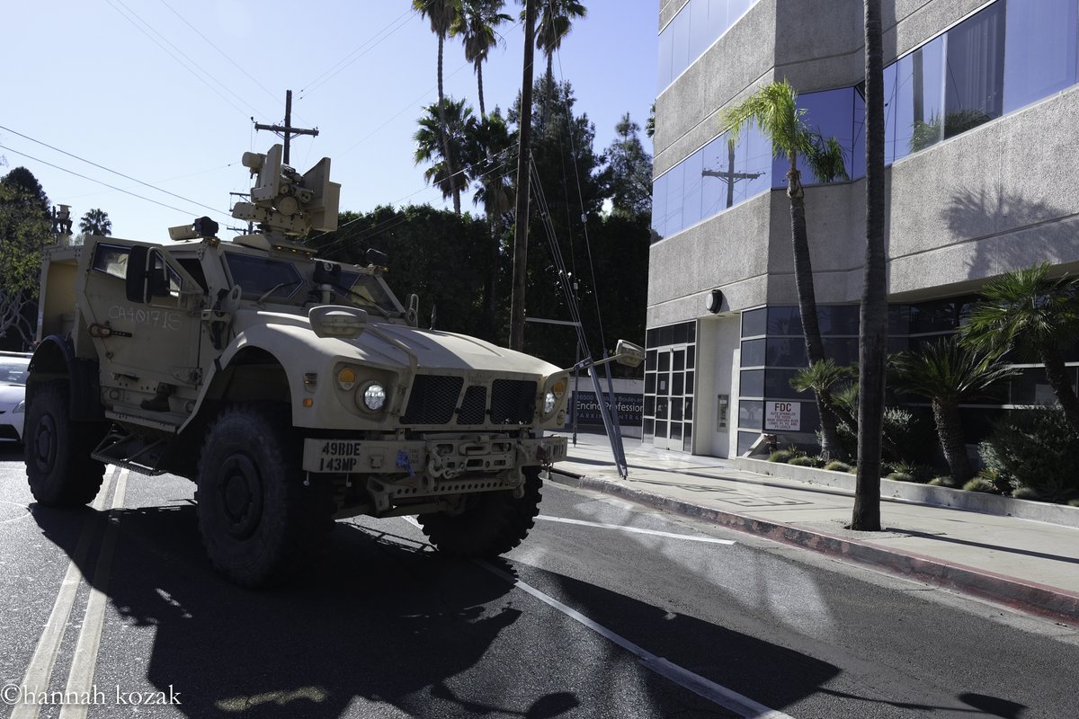 hannahkozak's tweet image. Great news!! Jackson Five home on Hayvenhurst is safe for now. The National Guard is stationed at the entrance of Ventura/Hayvenhurst to keep out looters. Air power seems to have got on top of Encino area.  Pray winds don&apos;t change direction #PalisadesFire #LosAngelesFire #MJFam