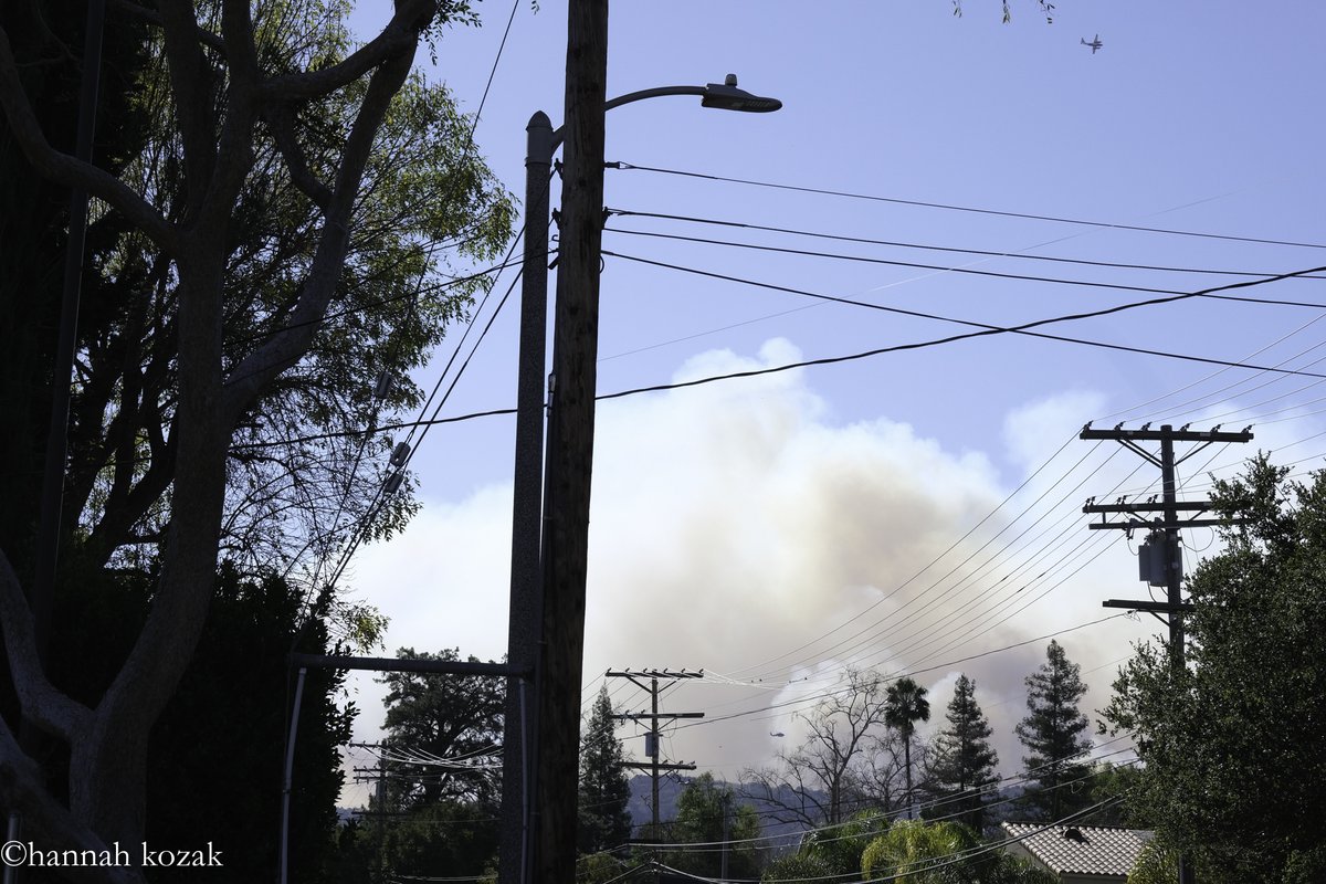 hannahkozak's tweet image. Great news!! Jackson Five home on Hayvenhurst is safe for now. The National Guard is stationed at the entrance of Ventura/Hayvenhurst to keep out looters. Air power seems to have got on top of Encino area.  Pray winds don&apos;t change direction #PalisadesFire #LosAngelesFire #MJFam