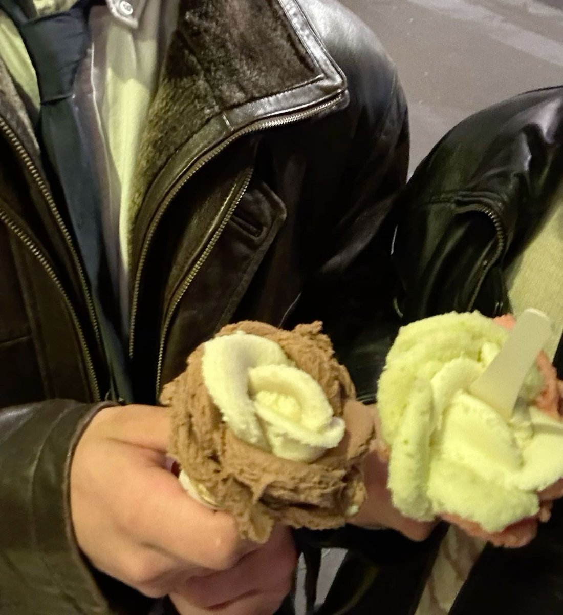 lpyutm's tweet image. he complained so much that I woke him up for a walk but immediately ran to the ice cream shop ..? Just say you’re having fun @velthra