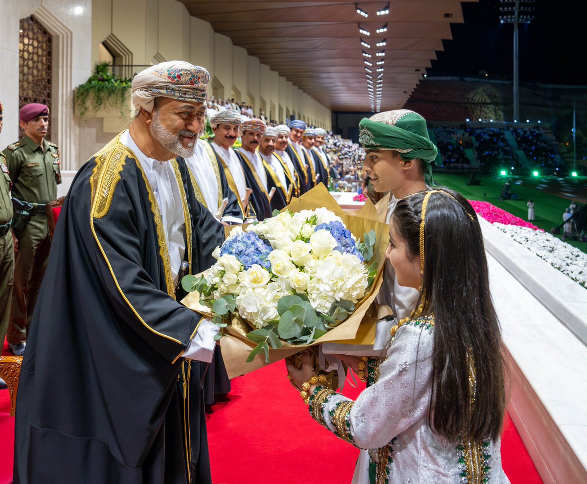 bin_tariqo's tweet photo. إبتسامة قائد البلاد لأشبال الوطن .. تزرع البسمة والأمل لمستقبل مشرق 💐 https://t.co/n84iJQZYgZ