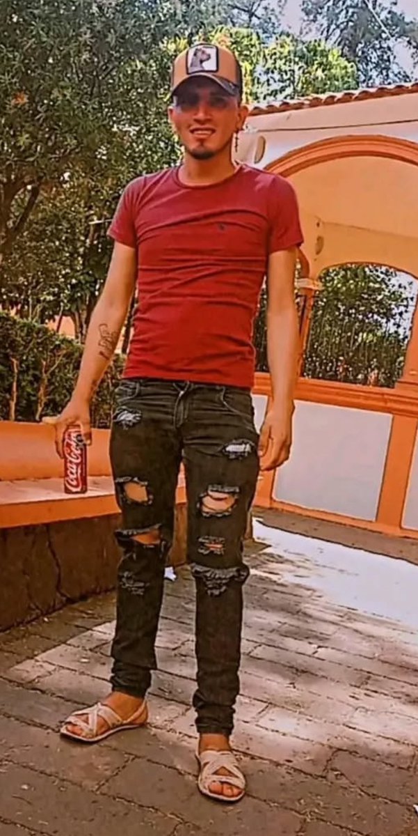 chicosLatinmx's tweet photo. Celoso yo? https://t.co/lRsoOyN7os