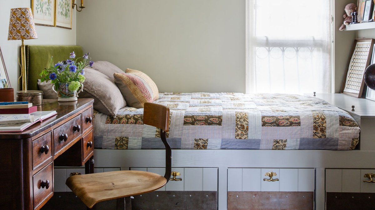 DBarajasRealtor's tweet photo. Tiny homes showcase clever storage solutions with smart shelves and multi-functional furniture. They prove that creativity can maximize even the smallest spaces.👌

Check out 19 storage solutions for
 https://t.co/82Ylci78Gu https://t.co/eMlKWlJnLH