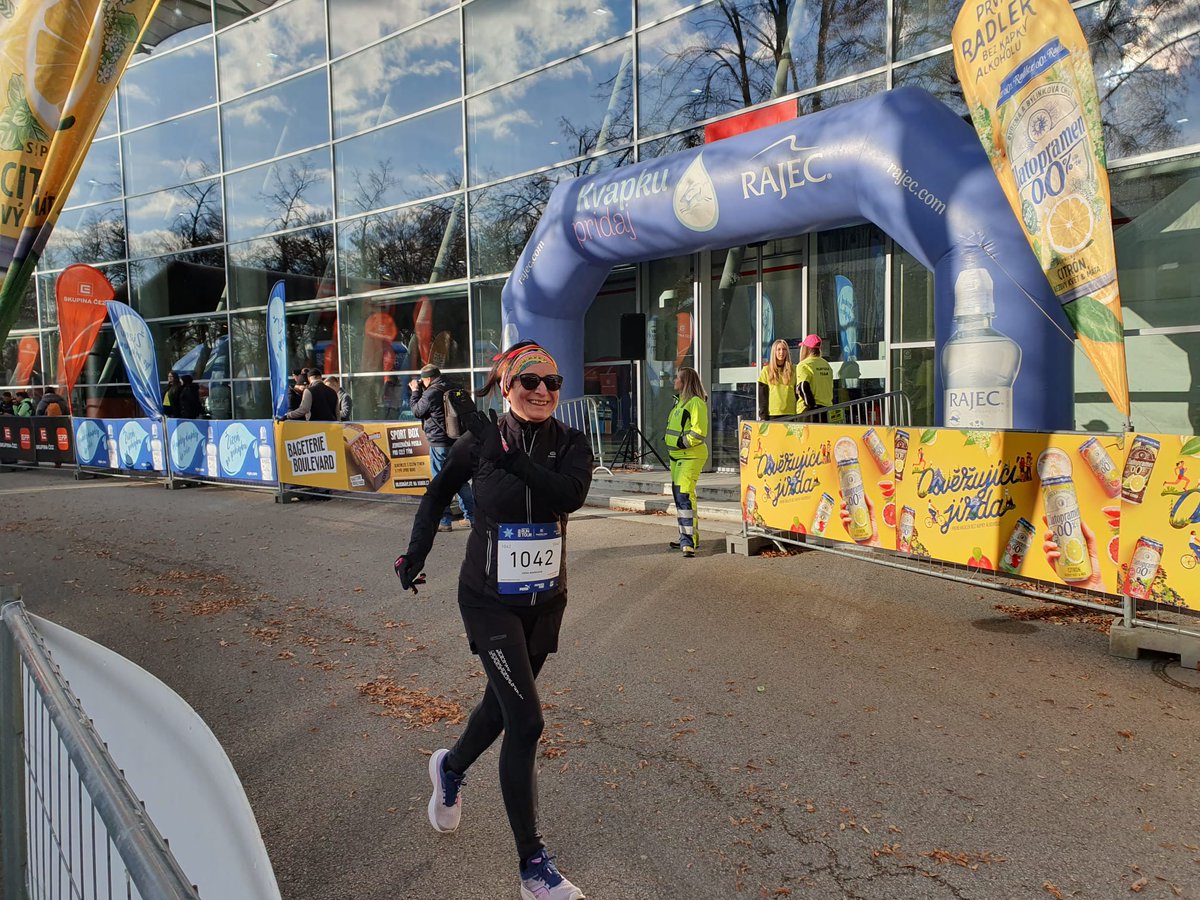 VraMarkov3's tweet photo. ...  v Českých Budějovicích by chtěl běžet každý 🌬🏃‍♀️👟☀️🏅a první letošní závodní desítka 😃🤣😃 ...
(oficiální čas 00:51:56)
#runtour 
#ČeskéBudějovice 
#jeradostběževzimě 
#wintertour https://t.co/sR4grDL36Z