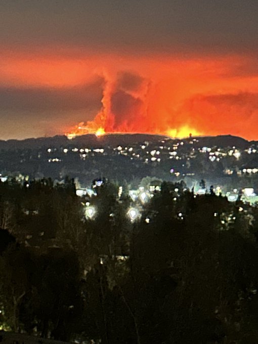 3 pic. This is insane. I’m debating on even leaving my house because if I get an evacuation order I can’t