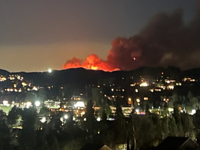 4 pic. This is insane. I’m debating on even leaving my house because if I get an evacuation order I can’t