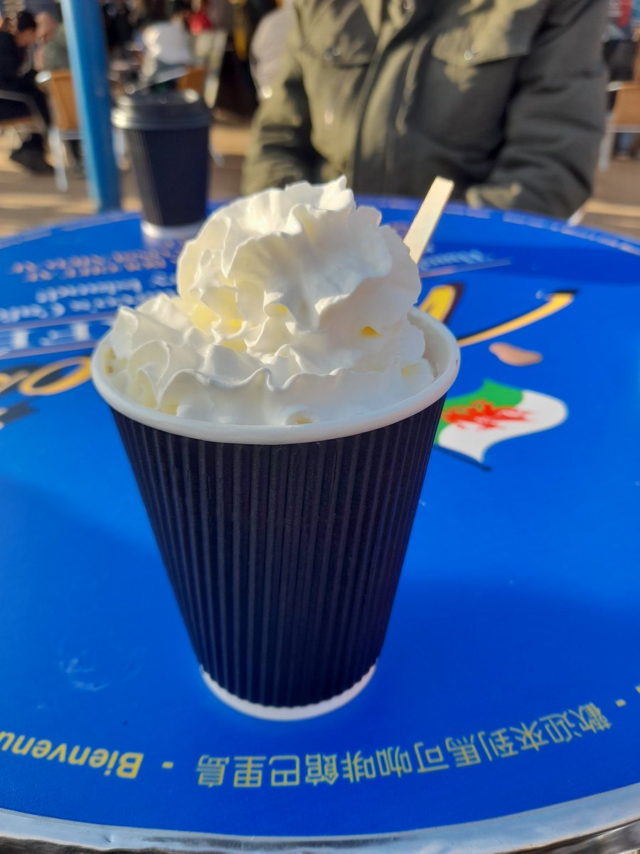 Birthdays in January pretty much suck but the sun was out in Barrybados and there's always the best hot chocolate <a href="/Marcos_Cafe_/">Marcos Barry Island</a> 
#barryisland #happybirthdaytome