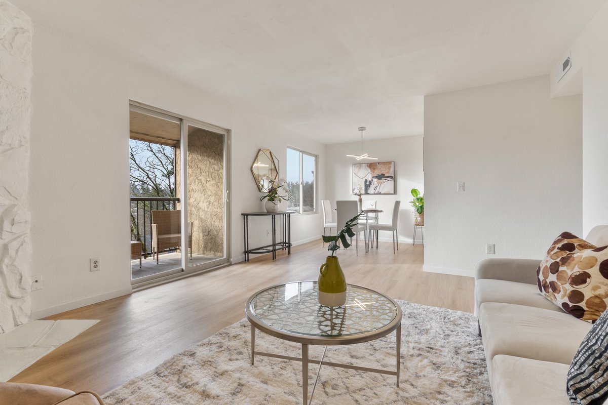chrislire's tweet photo. 🏡 Kirkland Condo | $360,000  
🛏 2 Beds | 🛁 1 Bath
🍽 Updated kitchen, new vanities, fresh paint, new flooring
🌳 Private patio, fireplace, community park  
🚗 Close to Downtown Kirkland &amp; Bellevue  
📍 14510 124th Ave NE Unit F101 Kirkland, WA 98034 https://t.co/TEWI5gNd8K