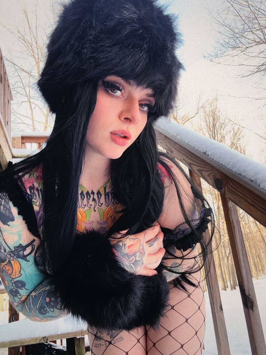RT if you think I should shoot a bj vid in this fit 🥵