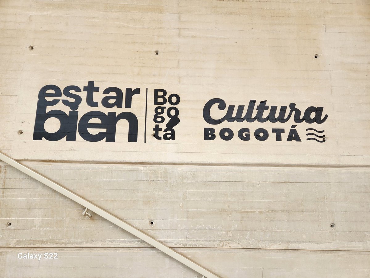 MariaPPradaR's tweet photo. Gran oferta pública de Alcaldía @Bogota con Secretaría @CulturaenBta en estas vacaciones. Disfrutamos los espectaculos de navidad en la Plaza Santamaría y la programación del Centro de la Felicidad de Chapinero. El espacio público al servicio de la niñez, las artes y la cultura! https://t.co/VhsCZigDei