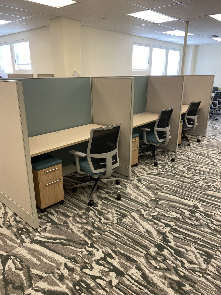 therealfurni's tweet photo. From 4,500 miles away to right in the heart of Maui 🌴📞
We outfitted a sleek new call center with premium office furniture—on time, on budget, and island-ready.

No matter where you are, we deliver workspace solutions that work.

#OfficeFurniture #MauiProjects #CallCenter https://t.co/yyozkSoeDj