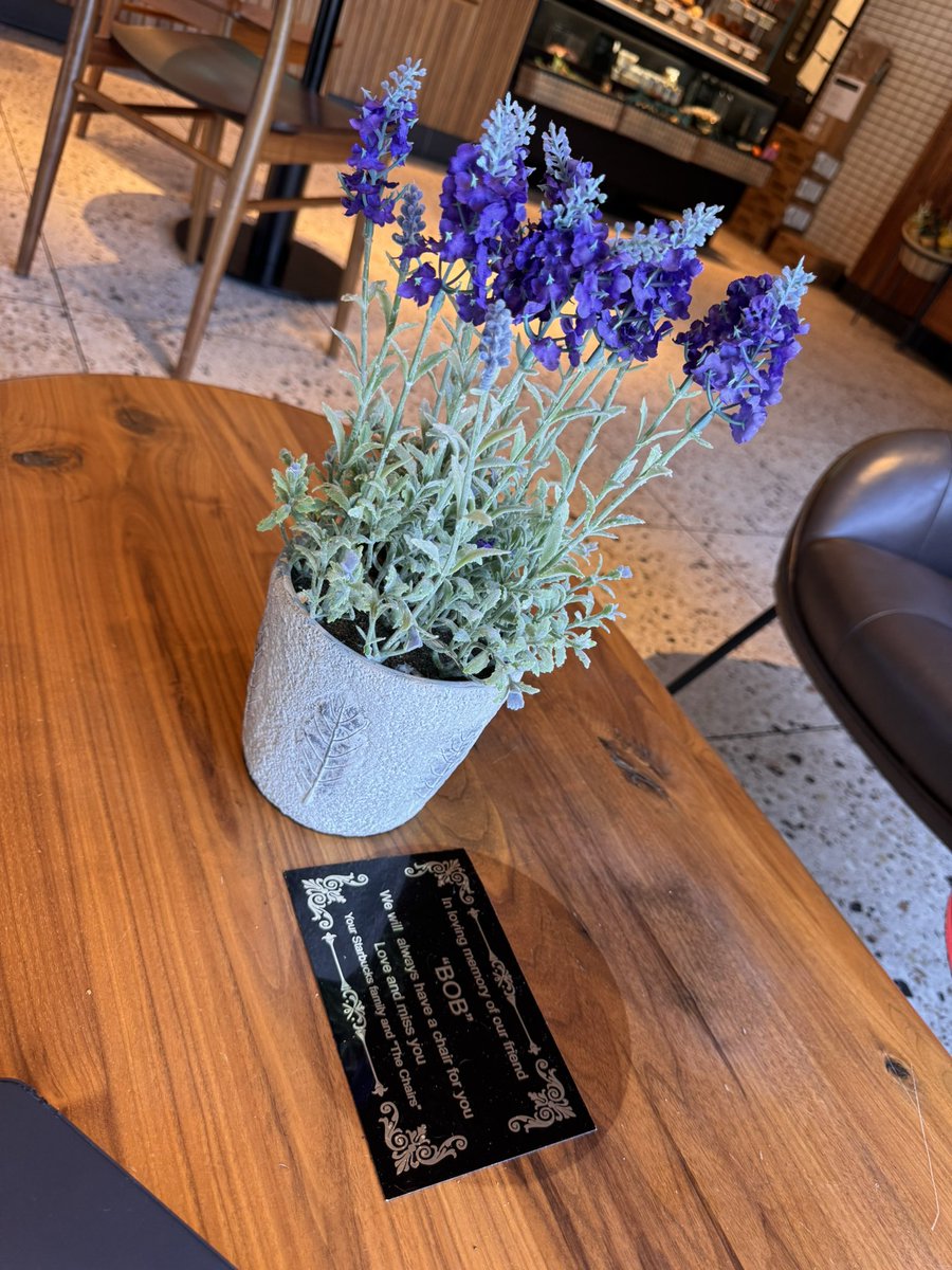 DavidBennett__'s tweet photo. Saw this at my favourite @Starbucks in Austin (Beecave Pkwy)
Really sweet… ♥️
Bob had an impact and will be remembered.
#HappyHumans https://t.co/RffRl3h91x