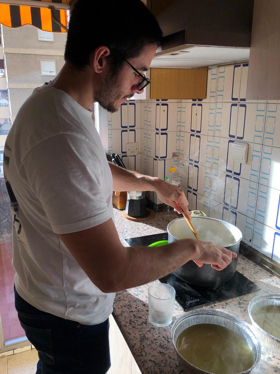 javi_fawkes90's tweet photo. Hoy a Pablo se le ha antojado un risotto de champiñones y entonces han pasado cositas. https://t.co/1UcKlChc7j