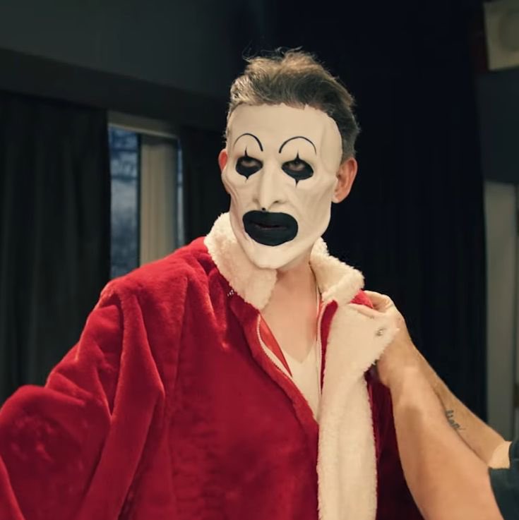 ven1c3b1tch's tweet photo. the mask stays ON https://t.co/o7syU6dm95
