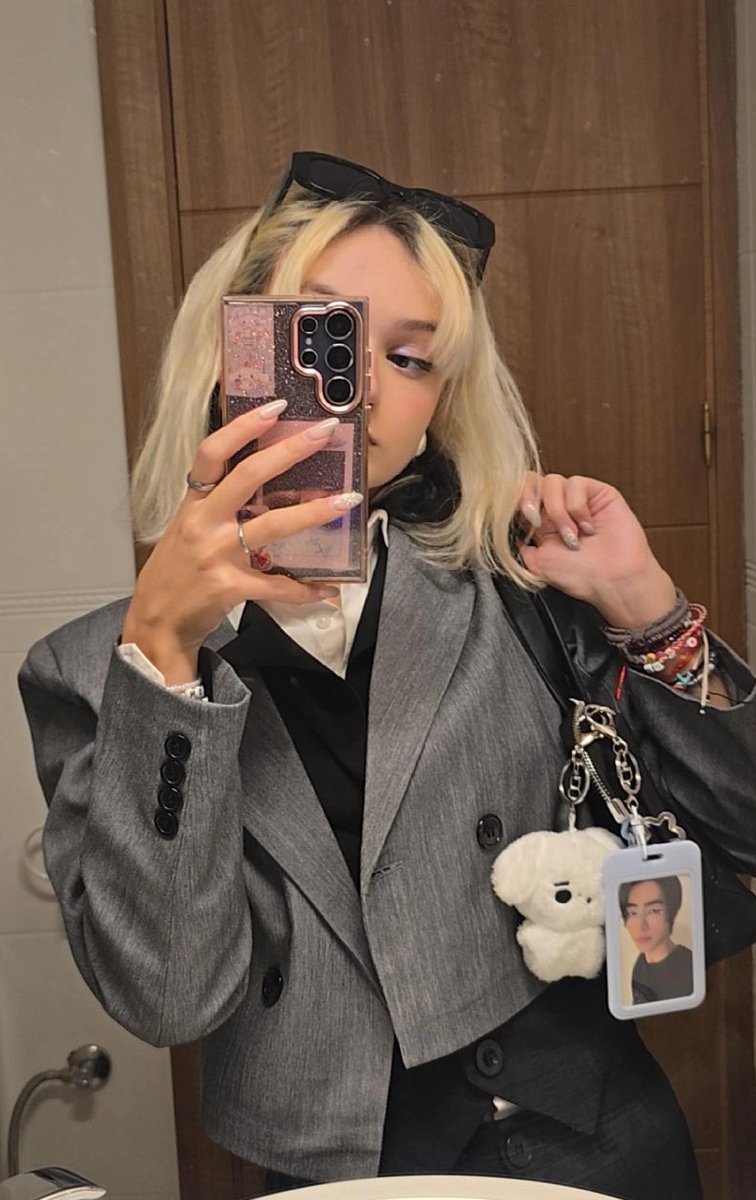 Snoopy_Gaon's tweet photo. Mi bolso y outfit hoy>>>✨✨✨ https://t.co/HOvC0hdM58