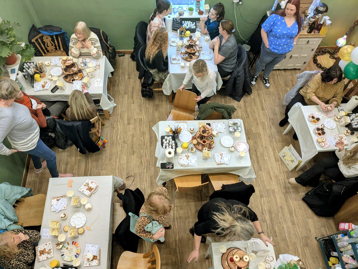 It's been a full house today all day in our #Staffordshire #Pottery studios including hosting a large private party 🎉 To make a booking visit thepotterycave.co.uk 🎨🖌️ #Lichfield