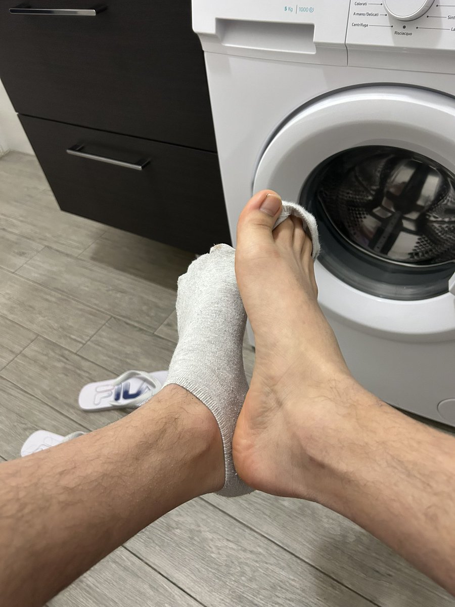 DF__ND's tweet photo. Cagna di 💩 SBORSA i soldi LURIDO! Ti aspetto nei DM’s per cose più hot 🥵 

https://t.co/0pig85tJFk

@rt4malefeet @malefeetretweet @slave_here @master_italiani #piedi #feet #padrone #master #cashmaster #findom #moneyslave #slave @RT_Cashmasters @FeetslaveRT 
@retweet4Mfeet https://t.co/RIHdl9cNyy