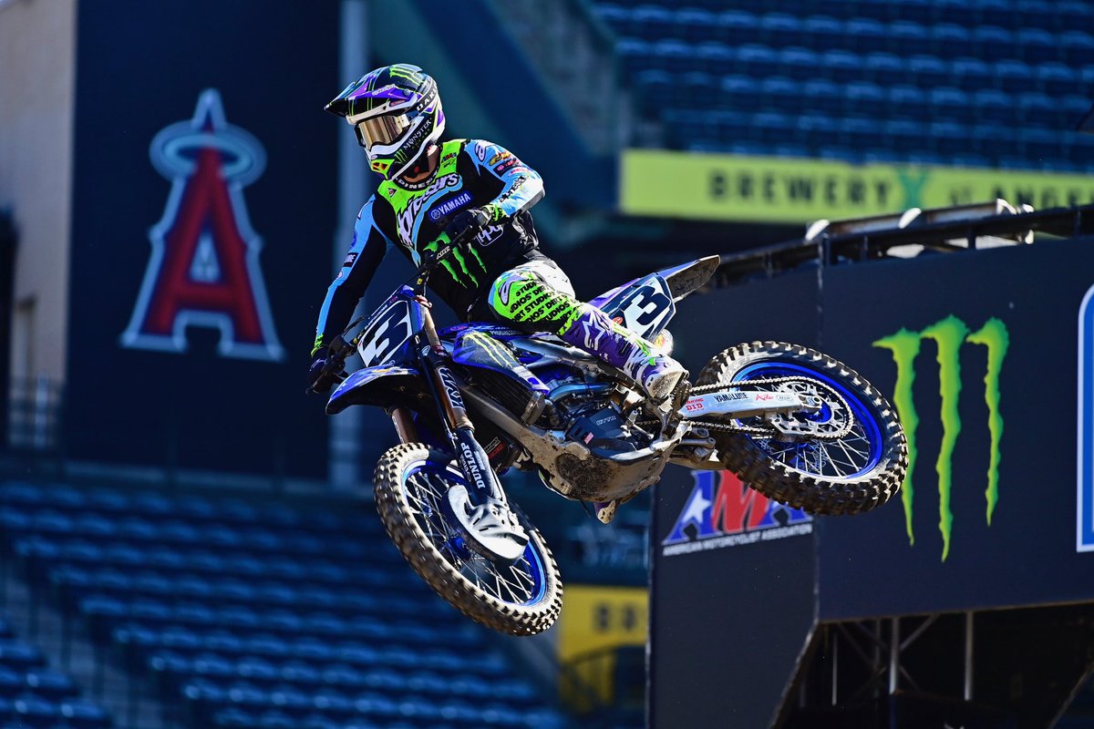 SupercrossLIVE's tweet photo. Q1 comes to close with Tomac and Deegan at the top of the board ⏱️ 

Eli- 1:04.043 

Haiden- 1:06.077 

#SupercrossLIVE #SMX https://t.co/S0HDPGpYty
